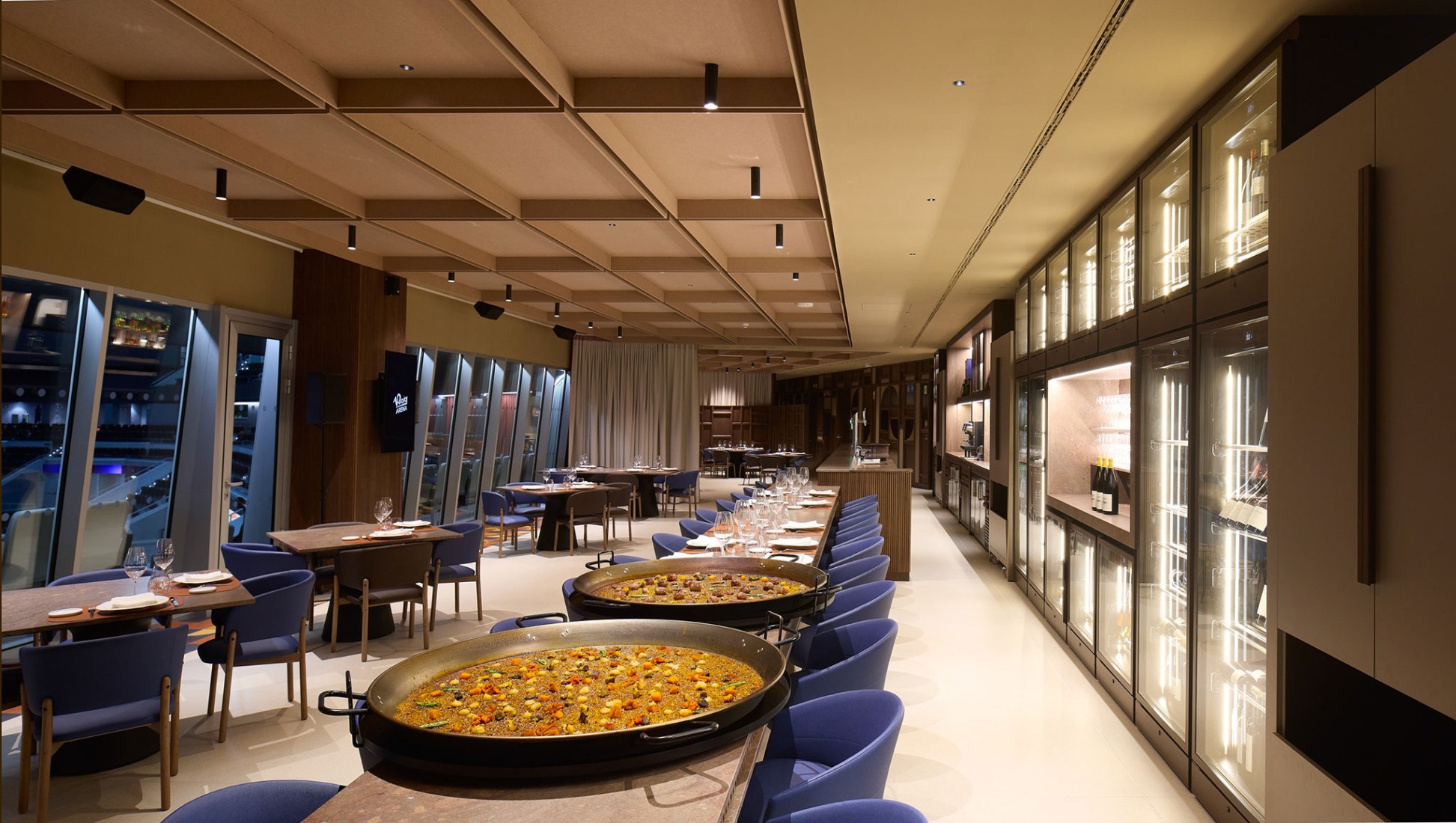 Roig Arena por HOK y ERRE. Fotografía por Hufton + Crow.