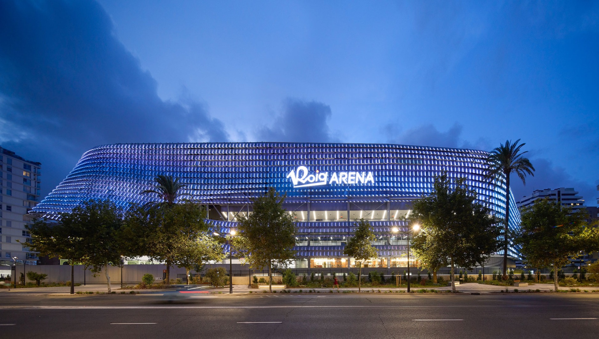 Roig Arena por HOK y ERRE. Fotografía por Hufton + Crow.