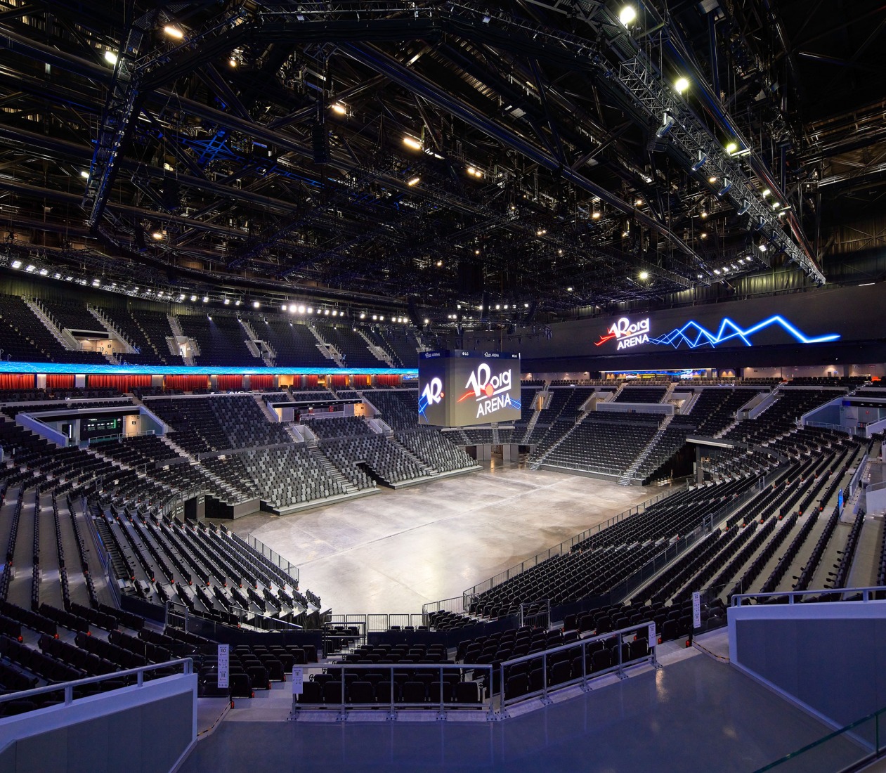 Roig Arena por HOK y ERRE. Fotografía por Hufton + Crow.