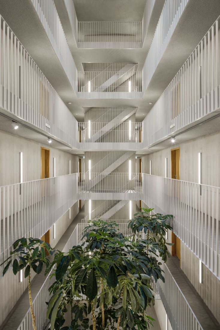 Complejo de viviendas sociales «De Vrijheid» por Atelier Kempe Thill architects and planners. Fotografía por Ulrich Schwarz.