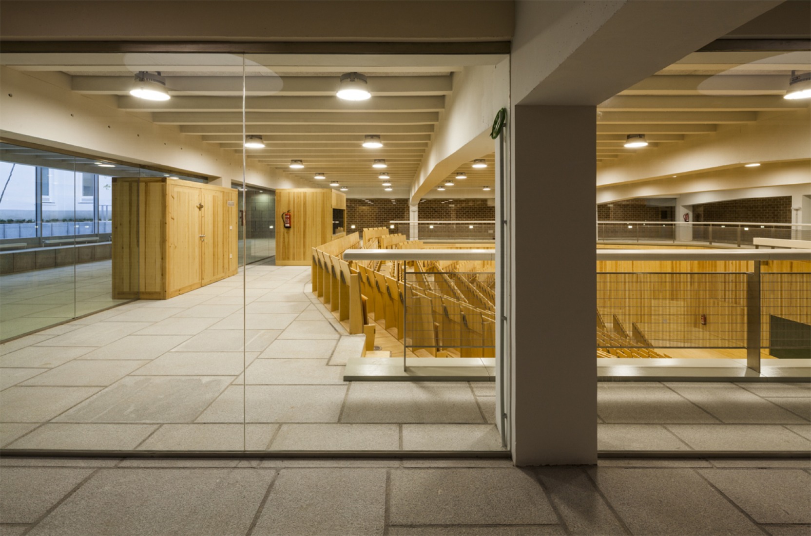 Reconversión del antiguo Hospital Militar para la Escuela Técnica Superior de Arquitectura de Granada realizada por Víctor López Cotelo. Fotografía por Lluís Casals. 
