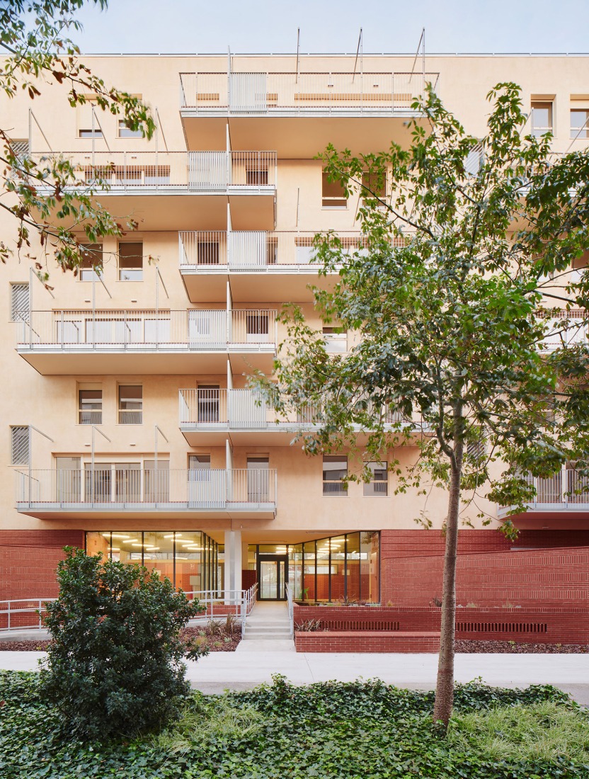 DE PEUS A TERRA por MADhel, MARMOLBRAVO y Miel Arquitectos. Fotografía por Jose Hevia