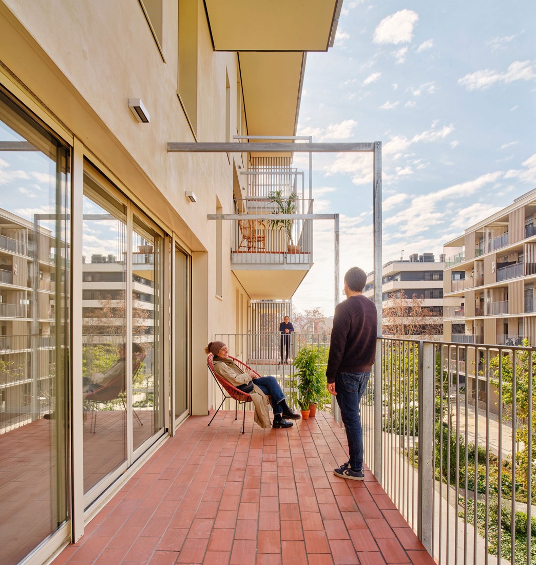 DE PEUS A TERRA por MADhel, MARMOLBRAVO y Miel Arquitectos. Fotografía por Jose Hevia