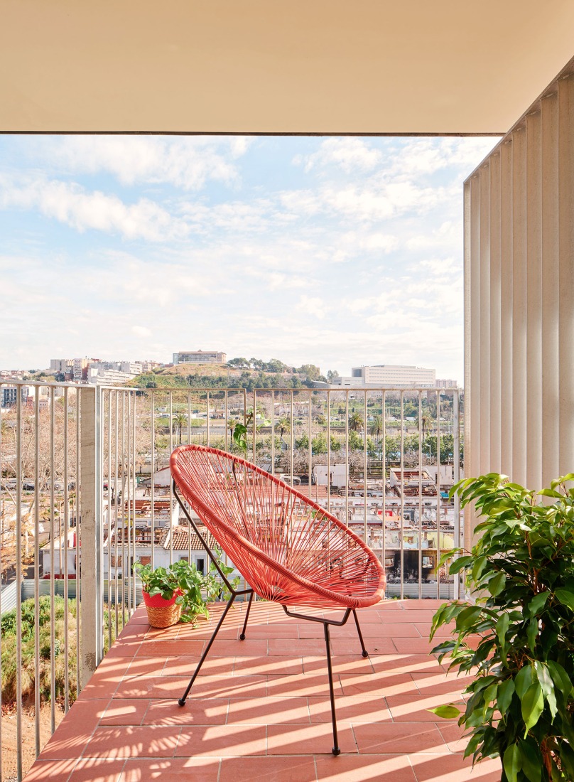 DE PEUS A TERRA por MADhel, MARMOLBRAVO y Miel Arquitectos. Fotografía por Jose Hevia