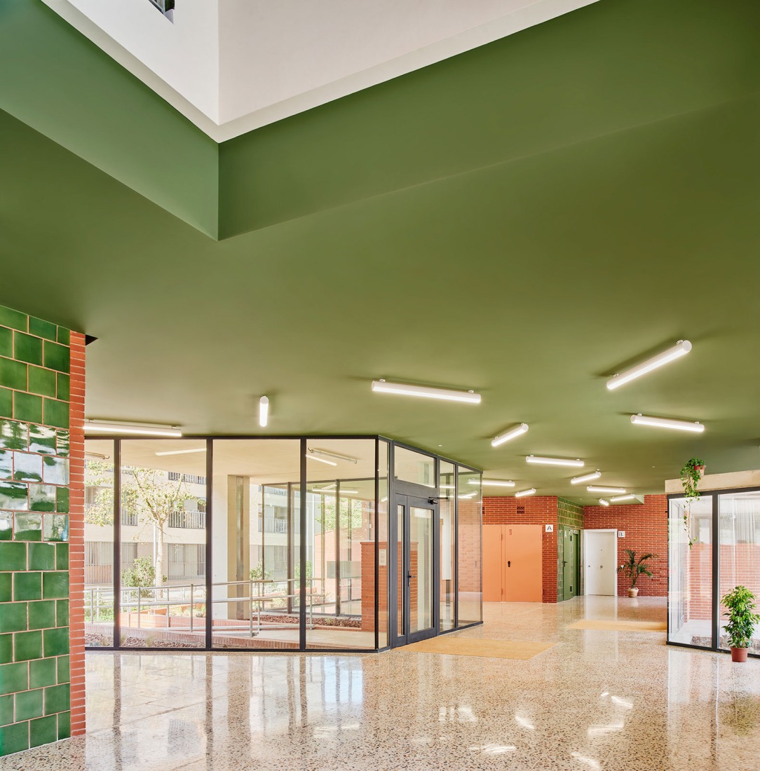 DE PEUS A TERRA por MADhel, MARMOLBRAVO y Miel Arquitectos. Fotografía por Jose Hevia