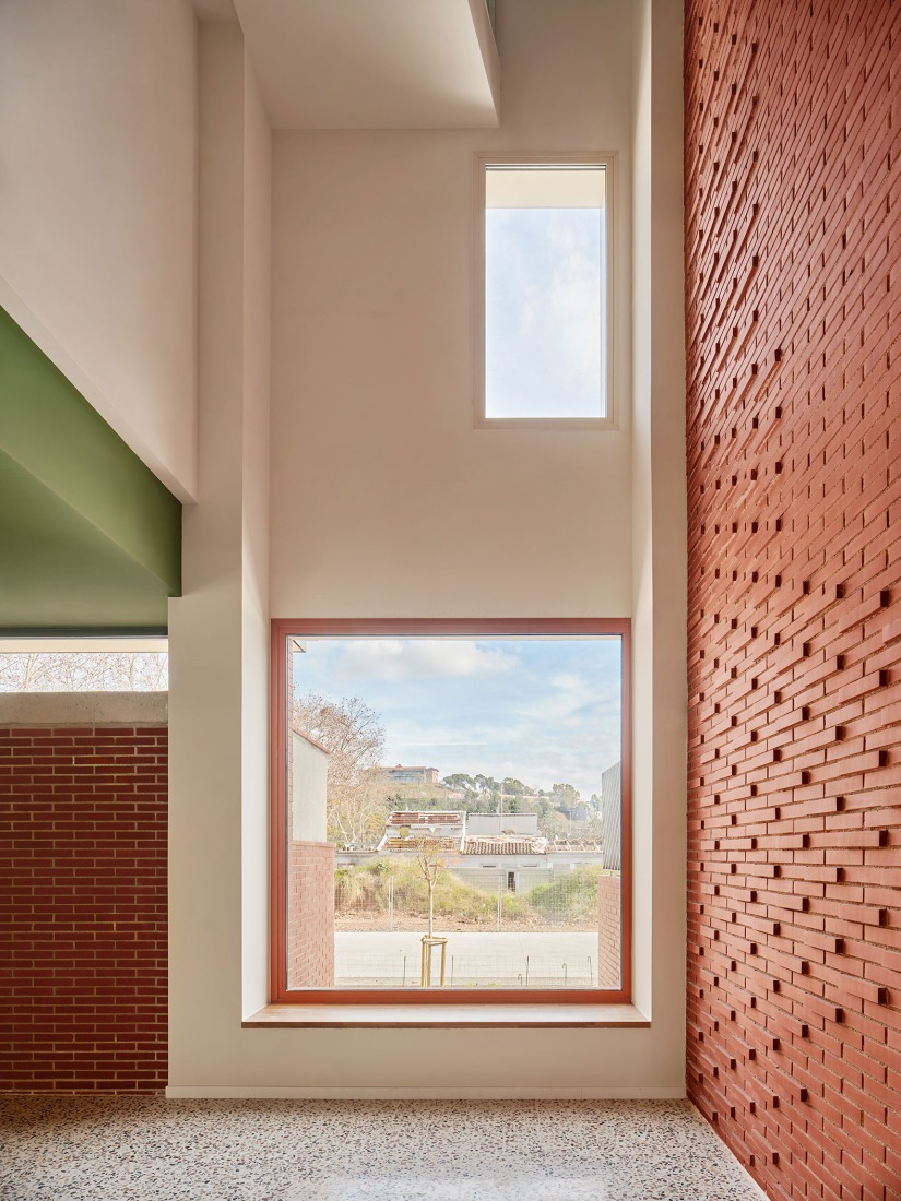 DE PEUS A TERRA por MADhel, MARMOLBRAVO y Miel Arquitectos. Fotografía por Jose Hevia