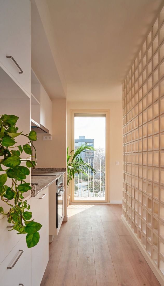 DE PEUS A TERRA por MADhel, MARMOLBRAVO y Miel Arquitectos. Fotografía por Jose Hevia