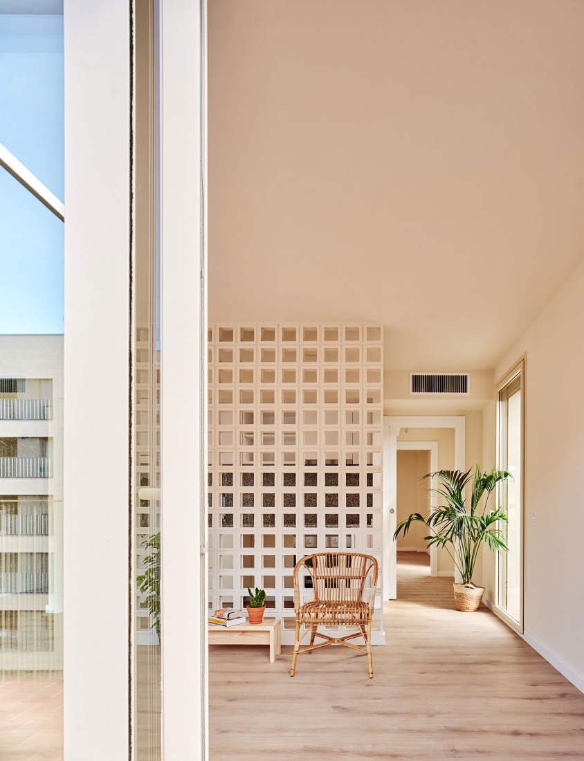 DE PEUS A TERRA por MADhel, MARMOLBRAVO y Miel Arquitectos. Fotografía por Jose Hevia