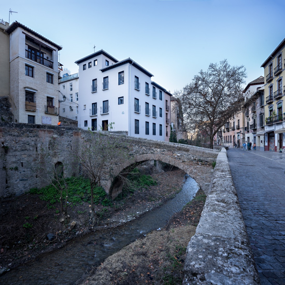 Seven-room hostel by Alejandro Muñoz Miranda. Photography by Javier Callejas, Seville.