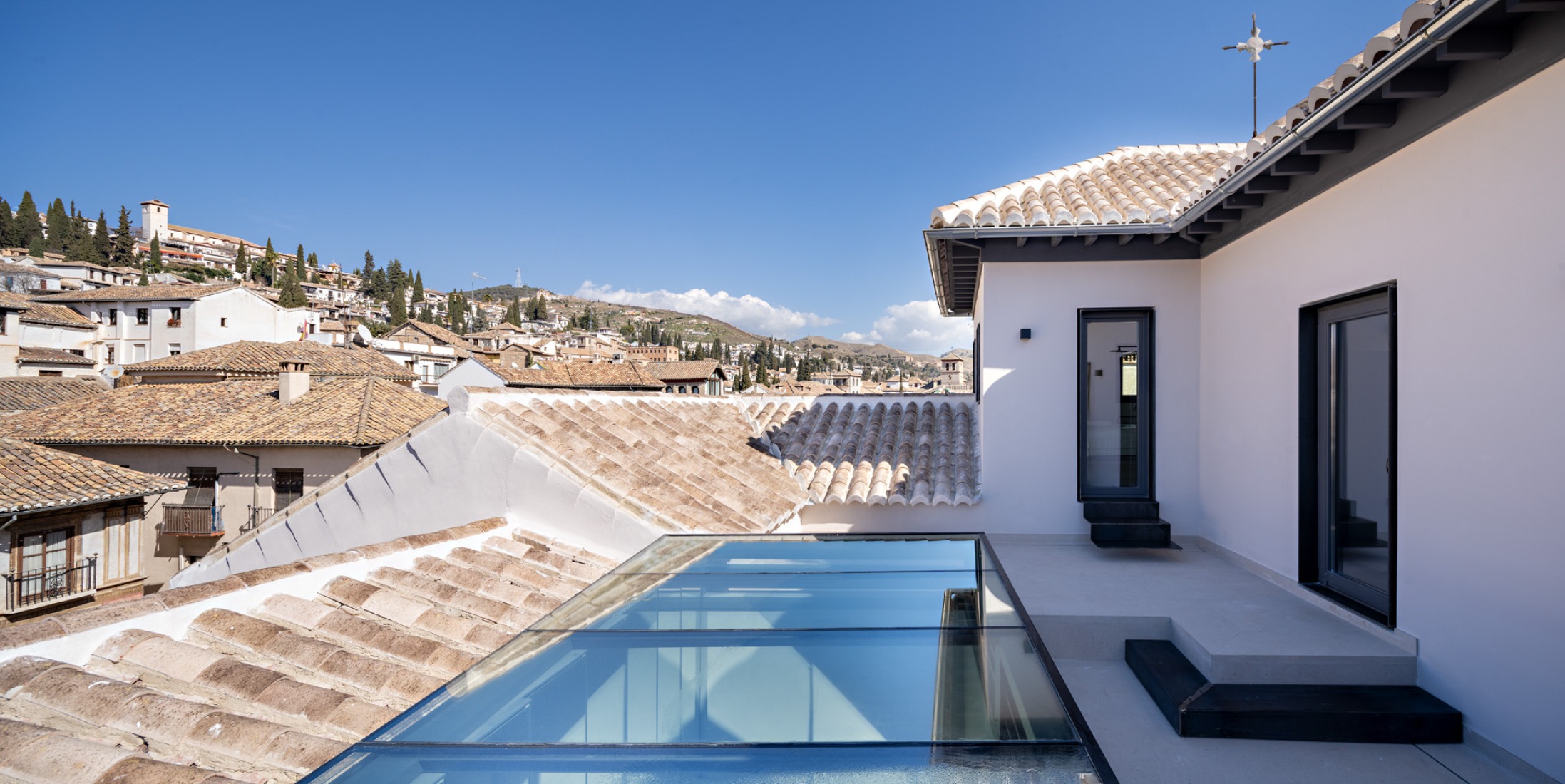 Seven-room hostel by Alejandro Muñoz Miranda. Photography by Javier Callejas, Seville.