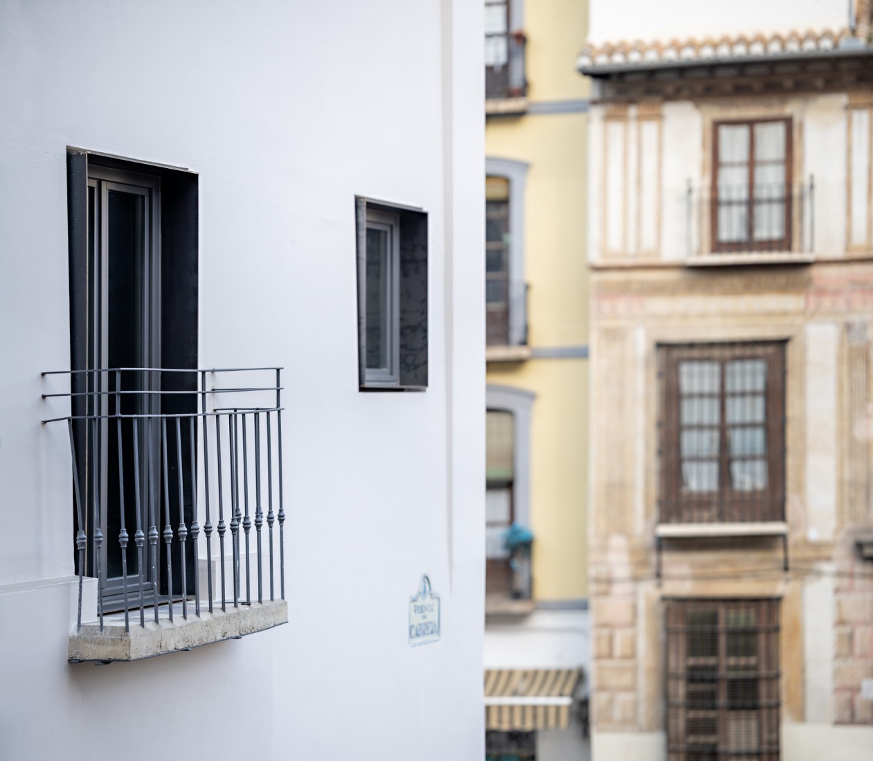 Seven-room hostel by Alejandro Muñoz Miranda. Photography by Javier Callejas, Seville.