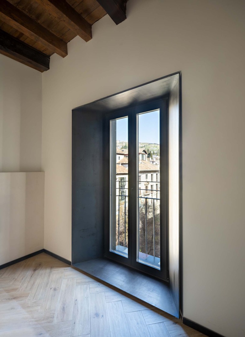 Seven-room hostel by Alejandro Muñoz Miranda. Photography by Javier Callejas, Seville.