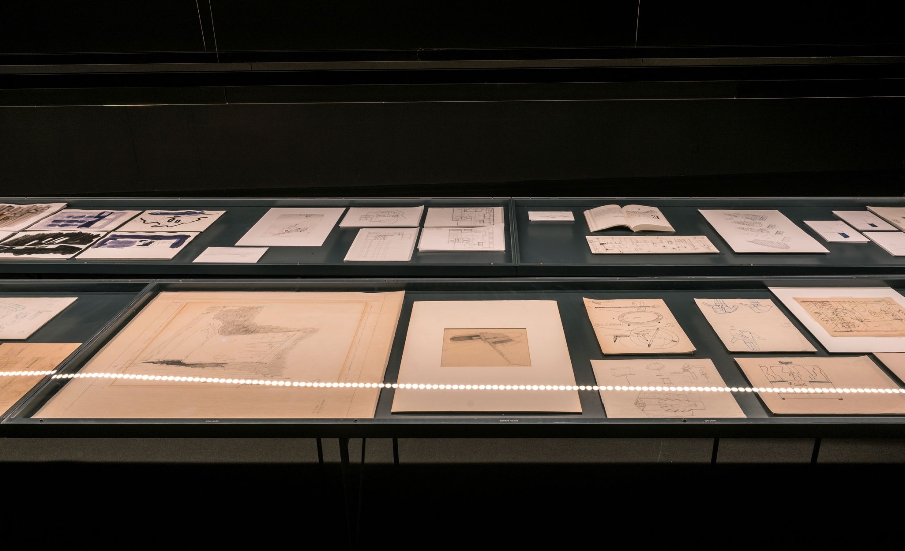 Dibujos de arquitecturas. Colección Primitivo González. Fotografía por Ricardo González.