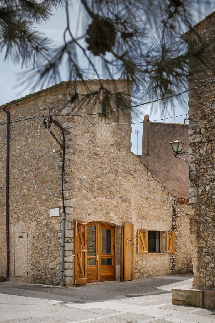 Forn Lleva’t por Quim Olea Estudi d’Arquitectura. Fotografía por Pol Viladoms.  Forn Lleva’t por Quim Olea Estudi d’Arquitectura. Fotografía por Pol Viladoms.