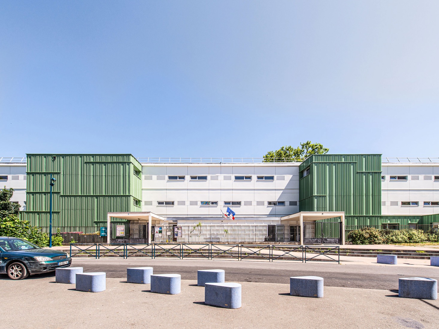 Escuela Marcel Cachin y Centro de Ocio Siloé por Swan architectes. Fotografía por Swan architectes.