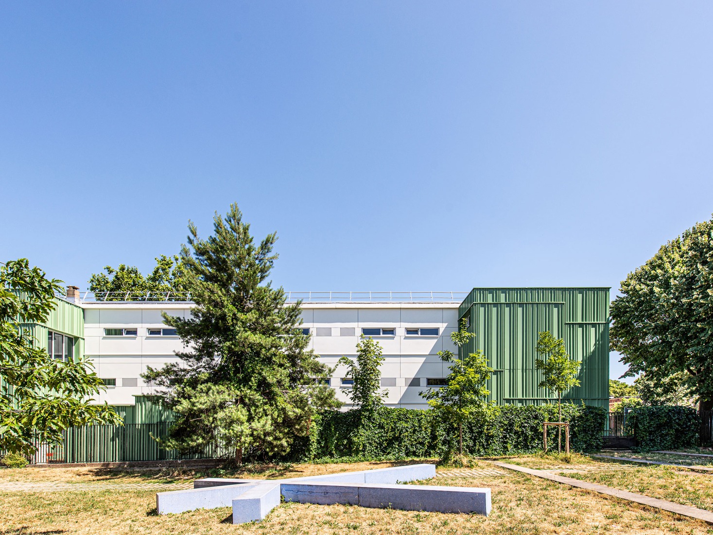 Escuela Marcel Cachin y Centro de Ocio Siloé por Swan architectes. Fotografía por Swan architectes.