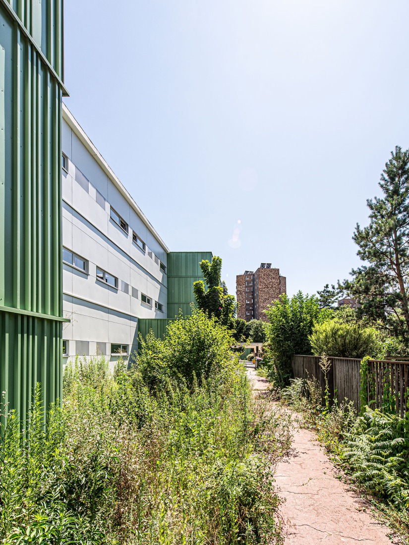 Escuela Marcel Cachin y Centro de Ocio Siloé por Swan architectes. Fotografía por Swan architectes.