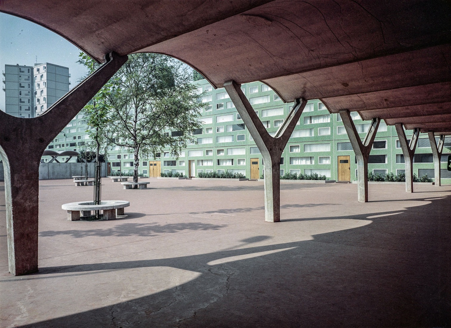 Proyecto existente. Escuela Marcel Cachin y Centro de Ocio Siloé por Swan architectes. Fotografía por Emeric Feher. 