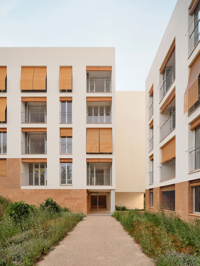 Sustainability and spatial quality. 72 Social Housing in Castelldefels by Carles Enrich Studio. Photograph by Adrià Goula.