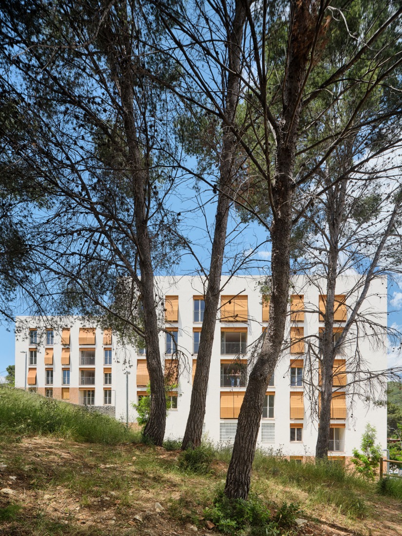 Sustainability and spatial quality. 72 Social Housing in Castelldefels by Carles Enrich Studio. Photograph by Adrià Goula.