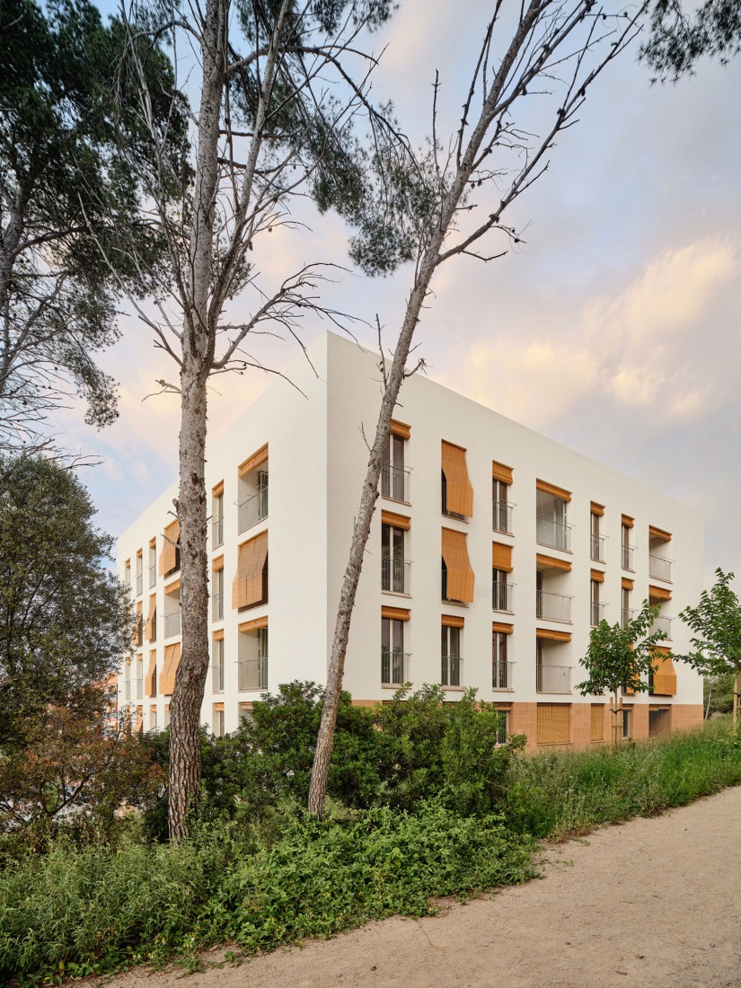 Sustainability and spatial quality. 72 Social Housing in Castelldefels by Carles Enrich Studio. Photograph by Adrià Goula.