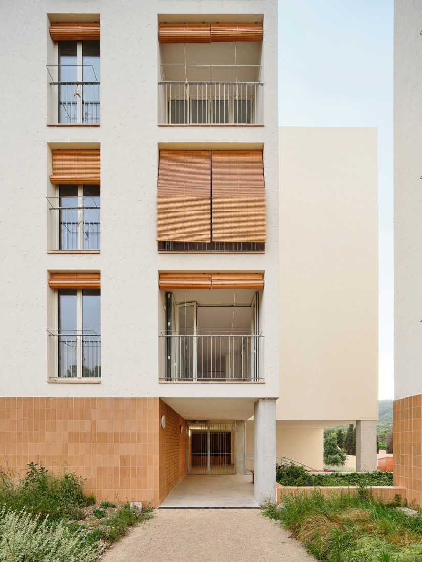 Sustainability and spatial quality. 72 Social Housing in Castelldefels by Carles Enrich Studio. Photograph by Adrià Goula.