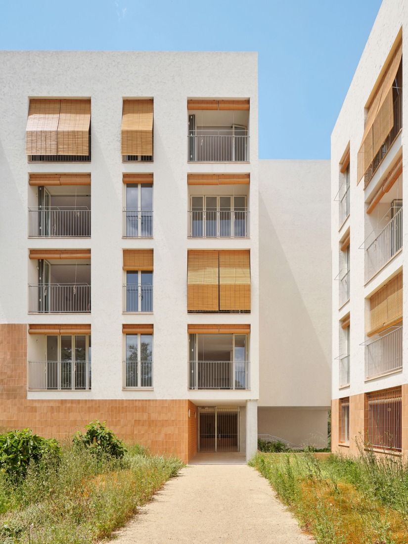 Sustainability and spatial quality. 72 Social Housing in Castelldefels by Carles Enrich Studio. Photograph by Adrià Goula.