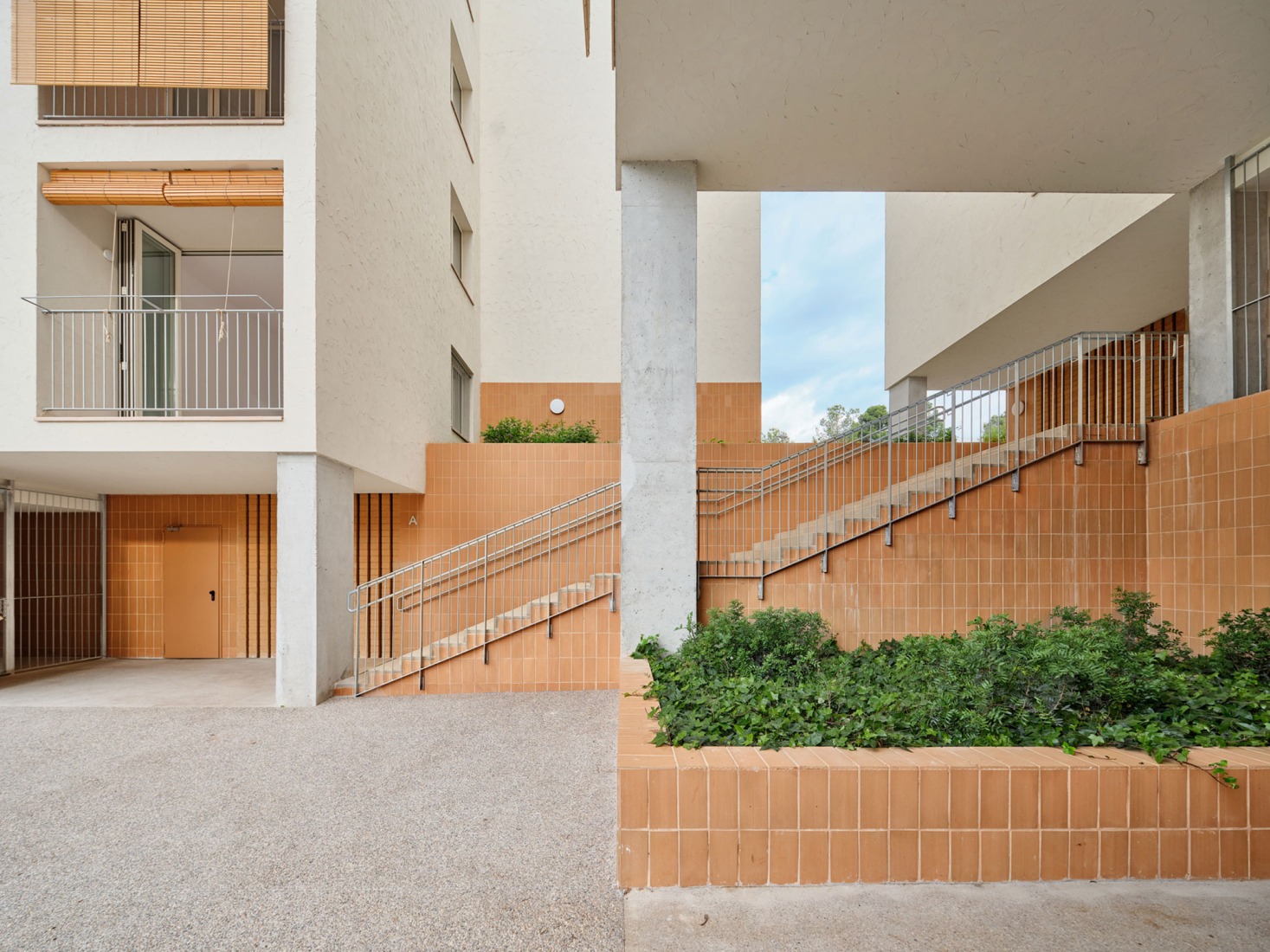 Sustainability and spatial quality. 72 Social Housing in Castelldefels by Carles Enrich Studio. Photograph by Adrià Goula.