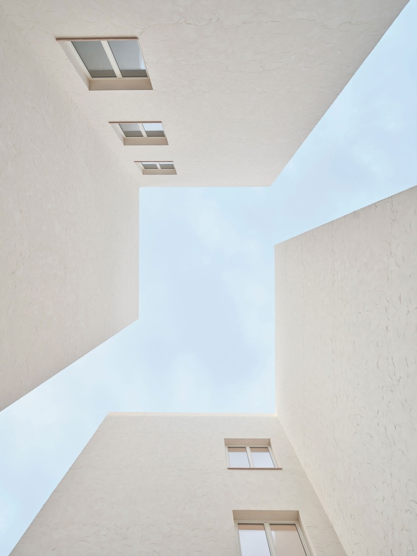 Sustainability and spatial quality. 72 Social Housing in Castelldefels by Carles Enrich Studio. Photograph by Adrià Goula.