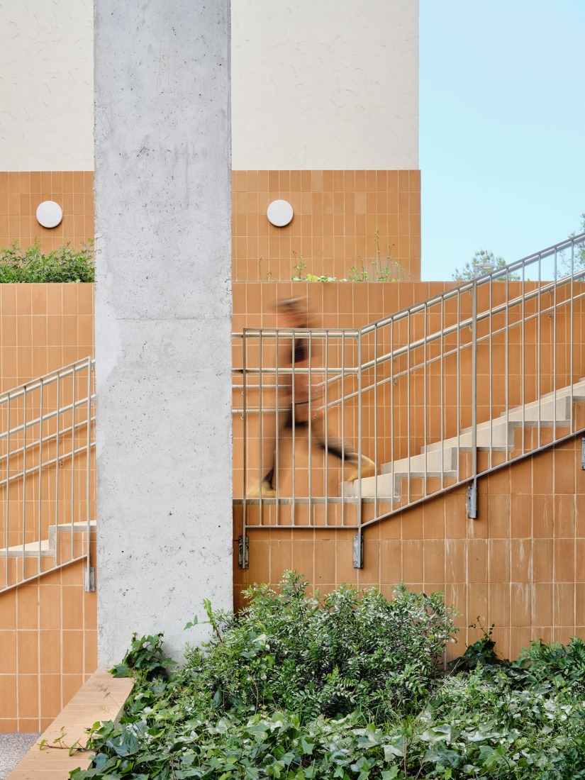 Sustainability and spatial quality. 72 Social Housing in Castelldefels by Carles Enrich Studio. Photograph by Adrià Goula.