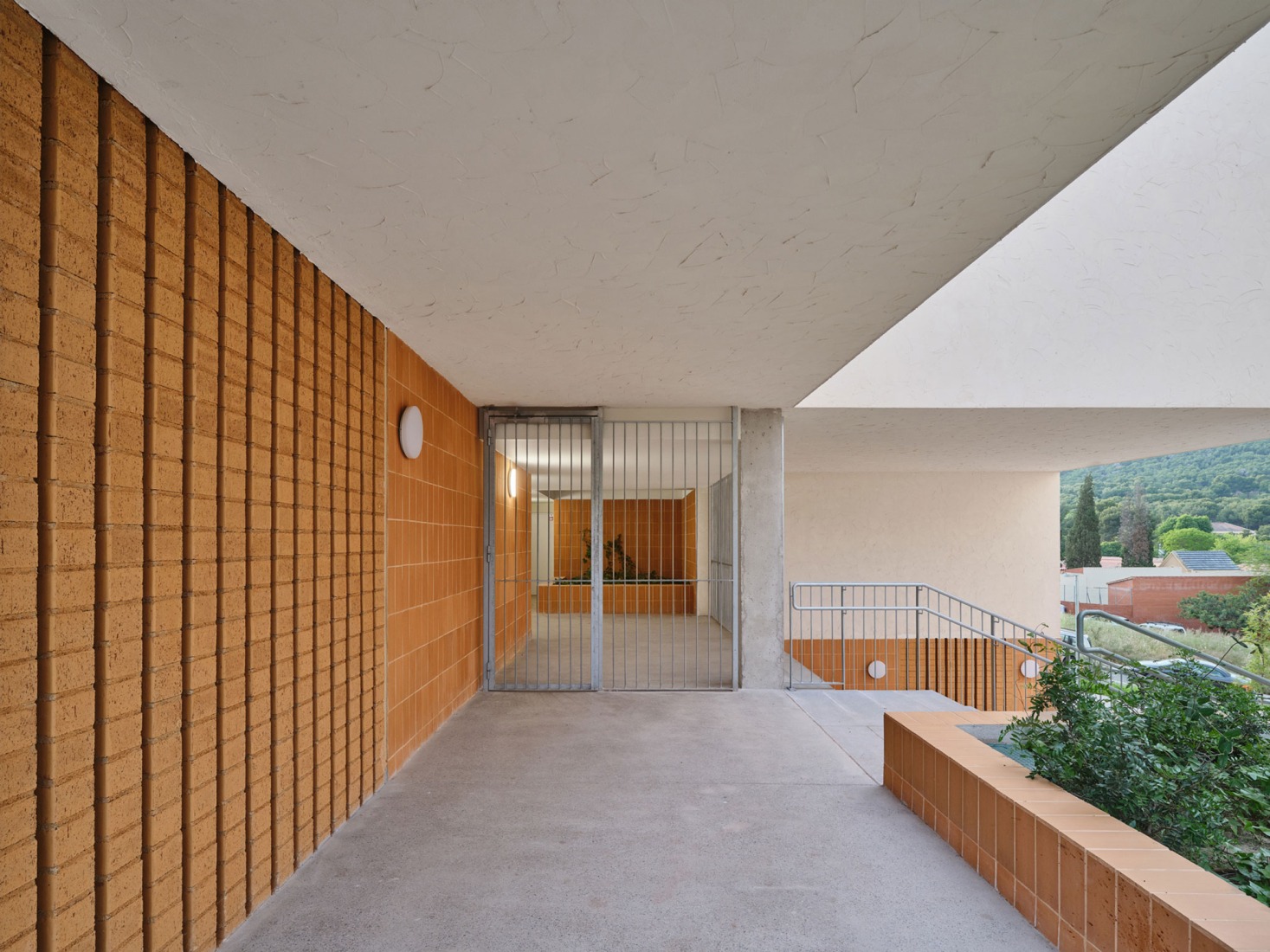 Sustainability and spatial quality. 72 Social Housing in Castelldefels by Carles Enrich Studio. Photograph by Adrià Goula.