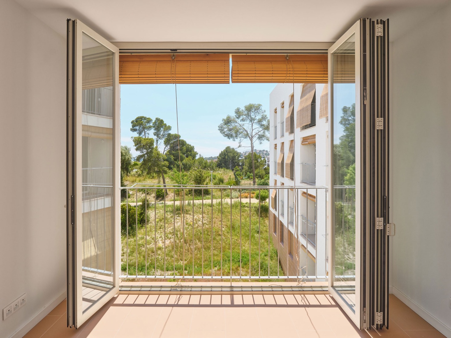 Sustainability and spatial quality. 72 Social Housing in Castelldefels by Carles Enrich Studio. Photograph by Adrià Goula.