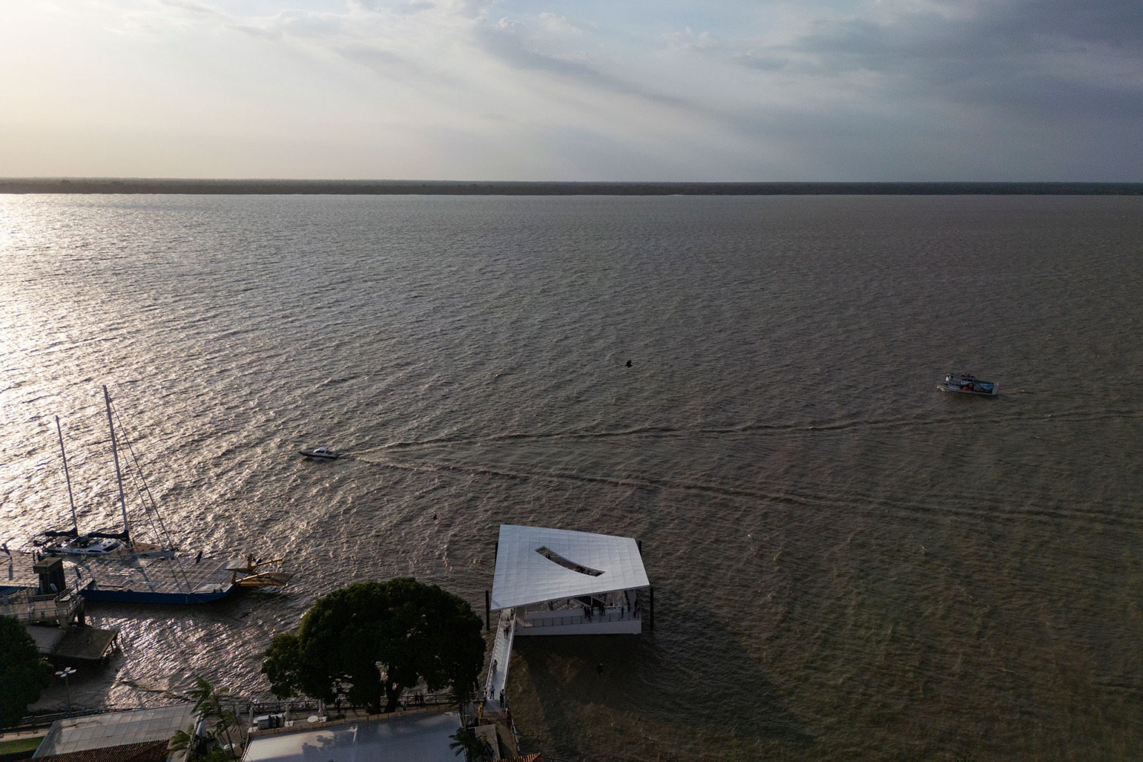 AquaPraça en la COP30 por CRA-Carlo Ratti y Höweler + Yoon. Fotografía por Leonardo Finotti.
