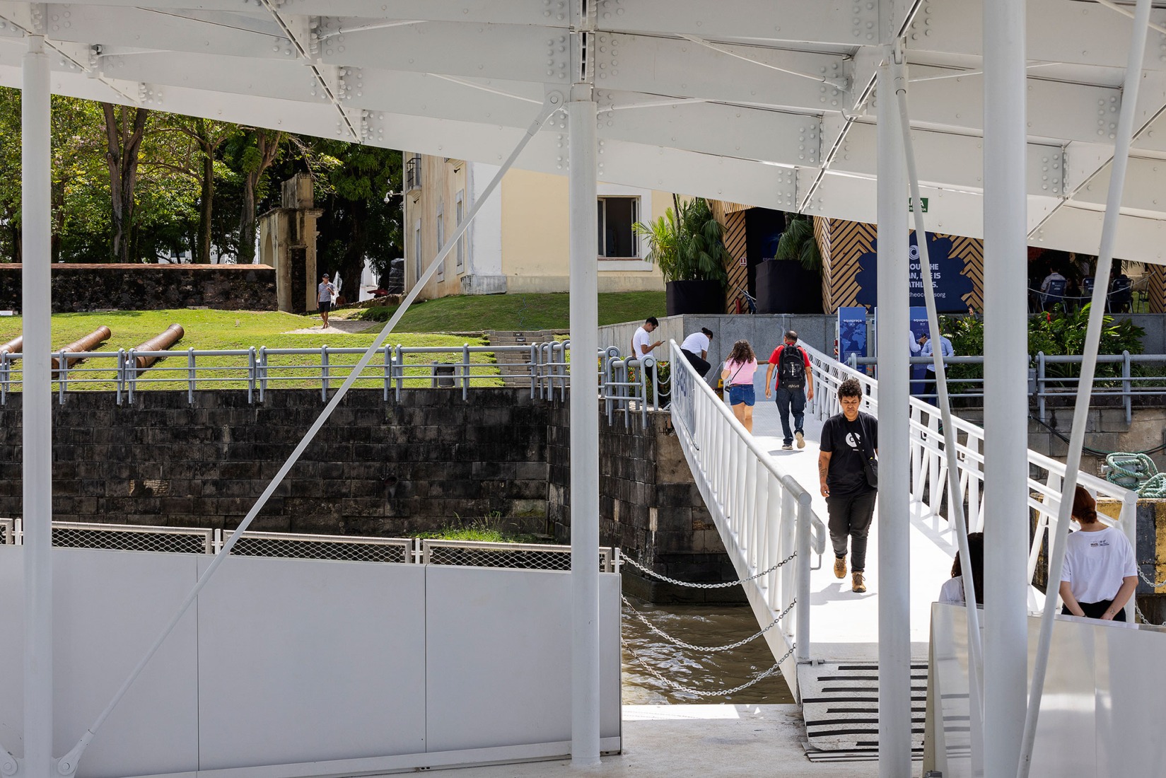 AquaPraça en la COP30 por CRA-Carlo Ratti y Höweler + Yoon. Fotografía por Leonardo Finotti.