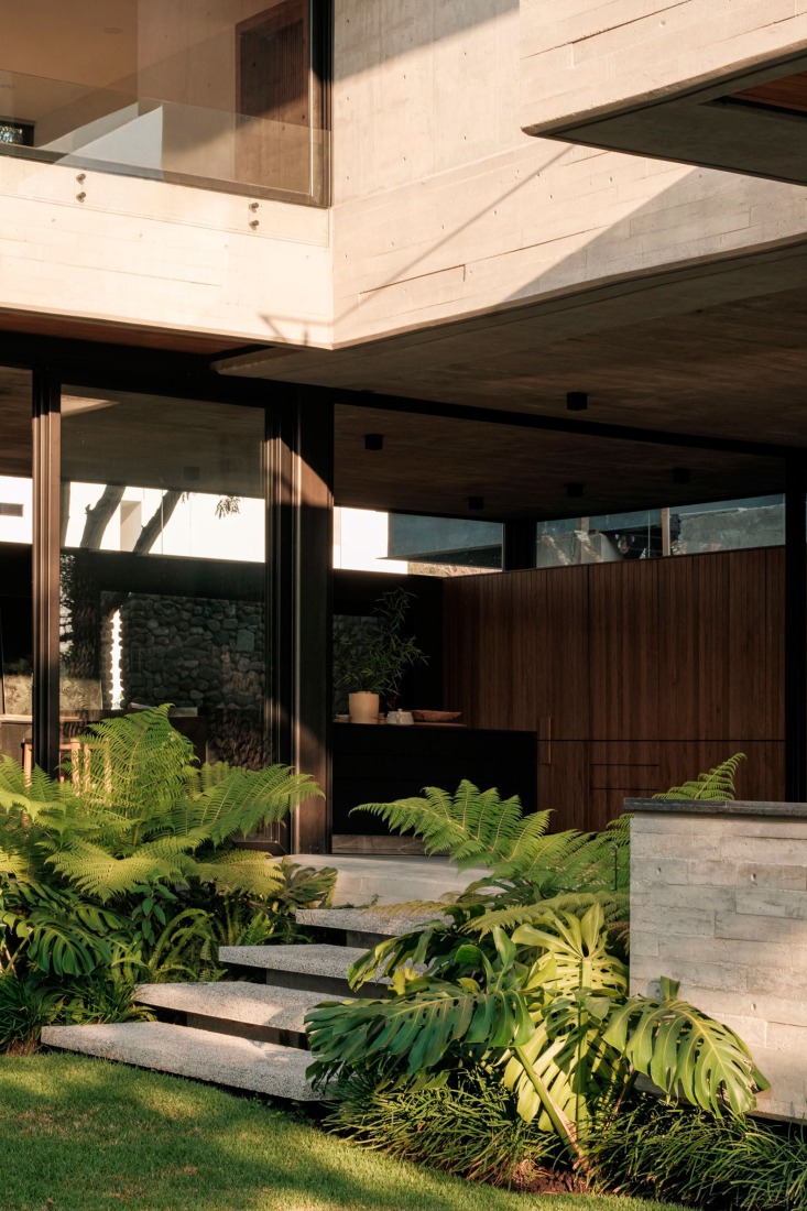 Contemplative dwelling. Casa Seye by Di Frenna Arquitecto. Photograph by Lorena Darquea.