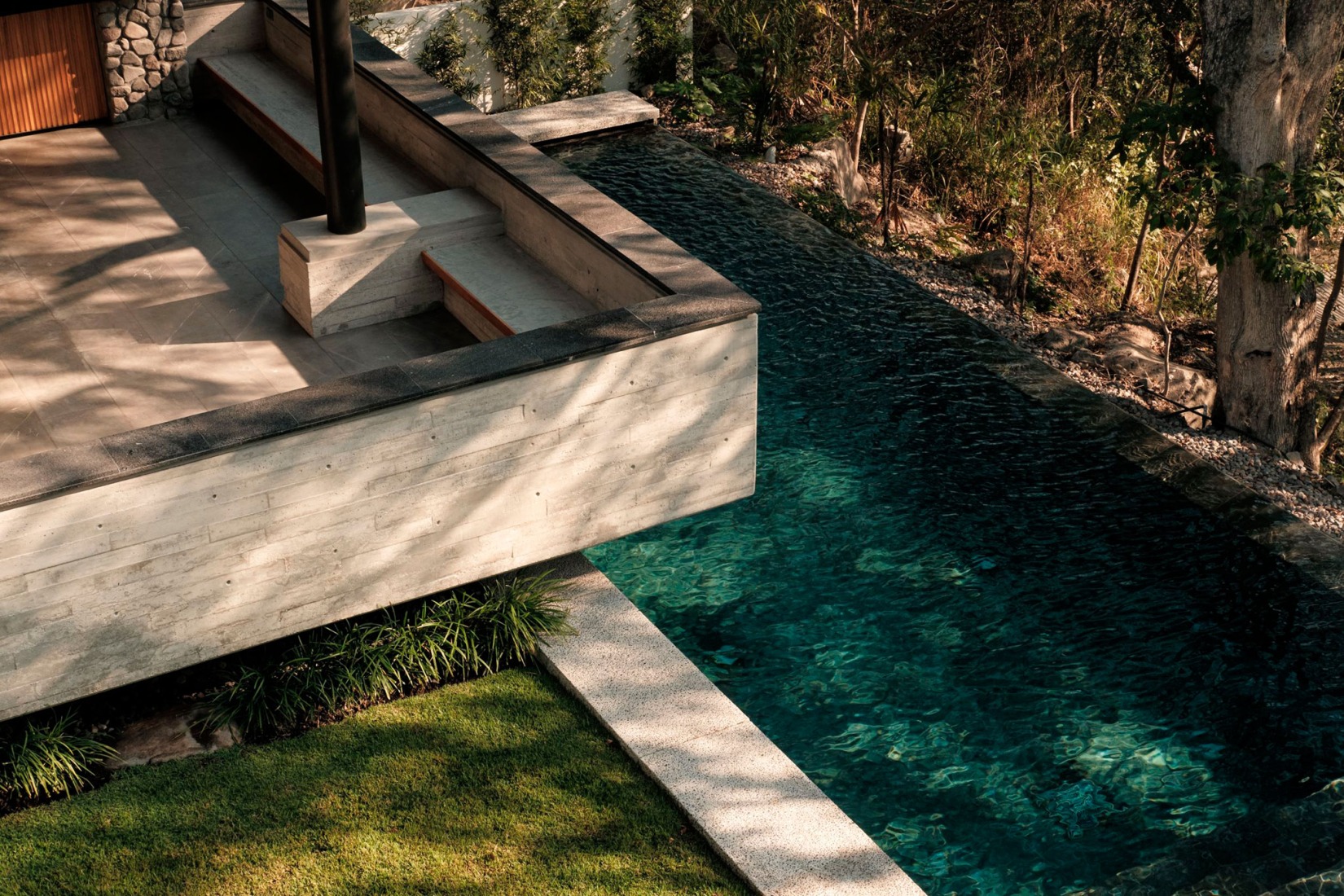 Contemplative dwelling. Casa Seye by Di Frenna Arquitecto. Photograph by Lorena Darquea.