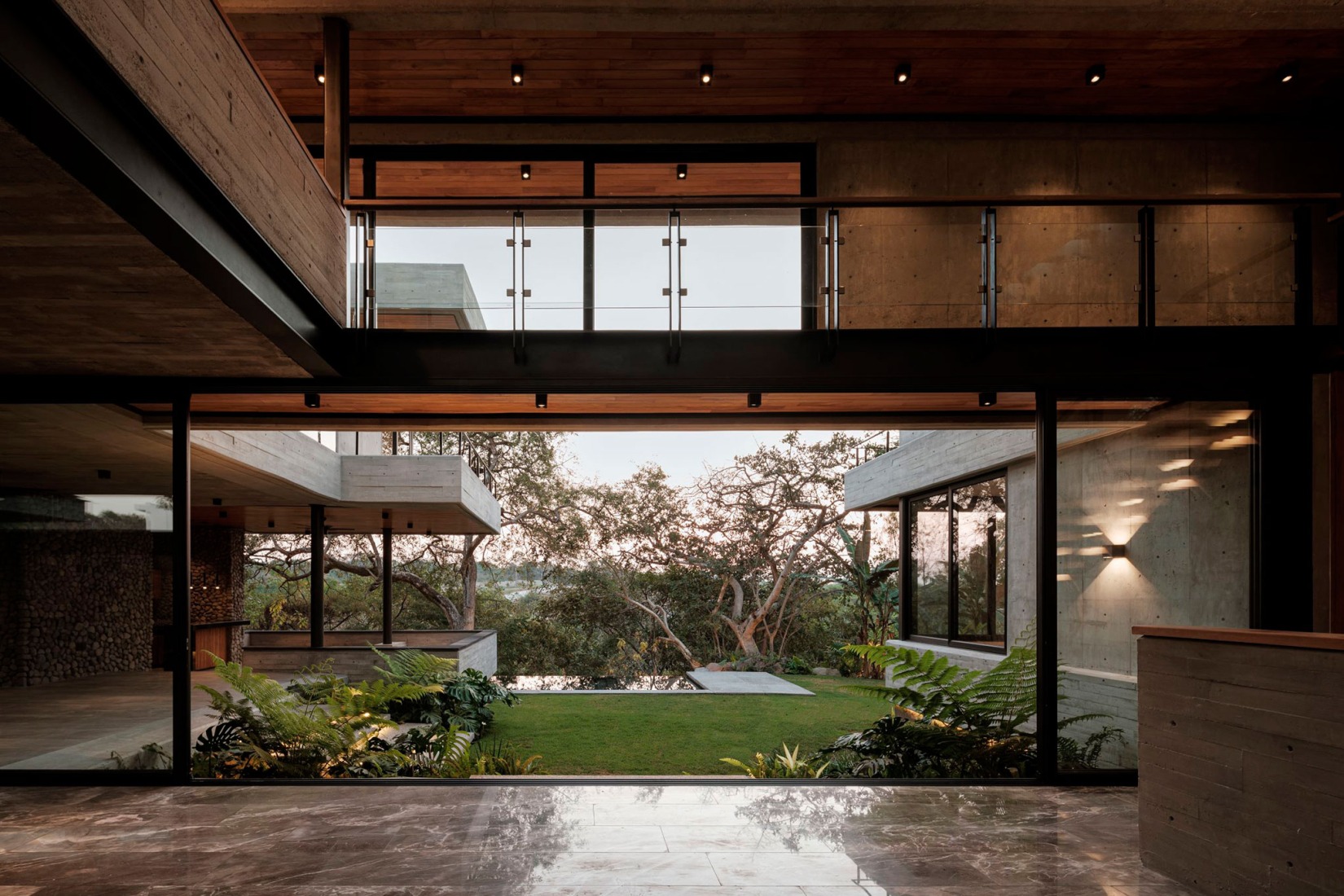 Contemplative dwelling. Casa Seye by Di Frenna Arquitecto. Photograph by Lorena Darquea.