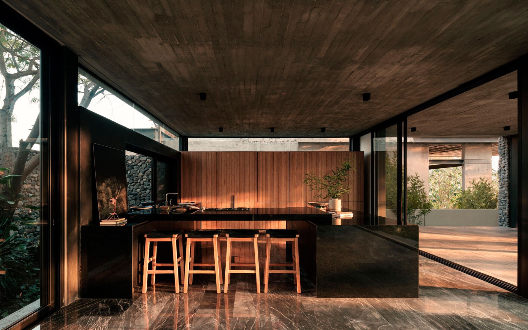 Contemplative dwelling. Casa Seye by Di Frenna Arquitecto. Photograph by Lorena Darquea.