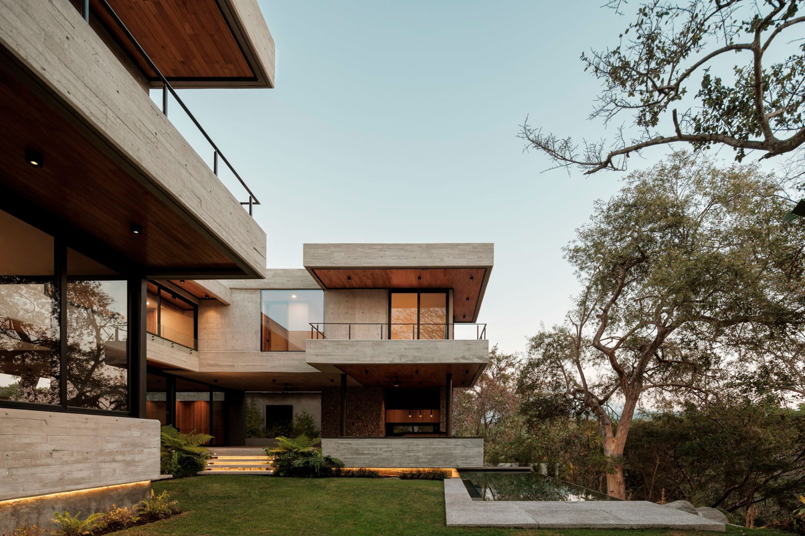 Contemplative dwelling. Casa Seye by Di Frenna Arquitecto. Photograph by Lorena Darquea.