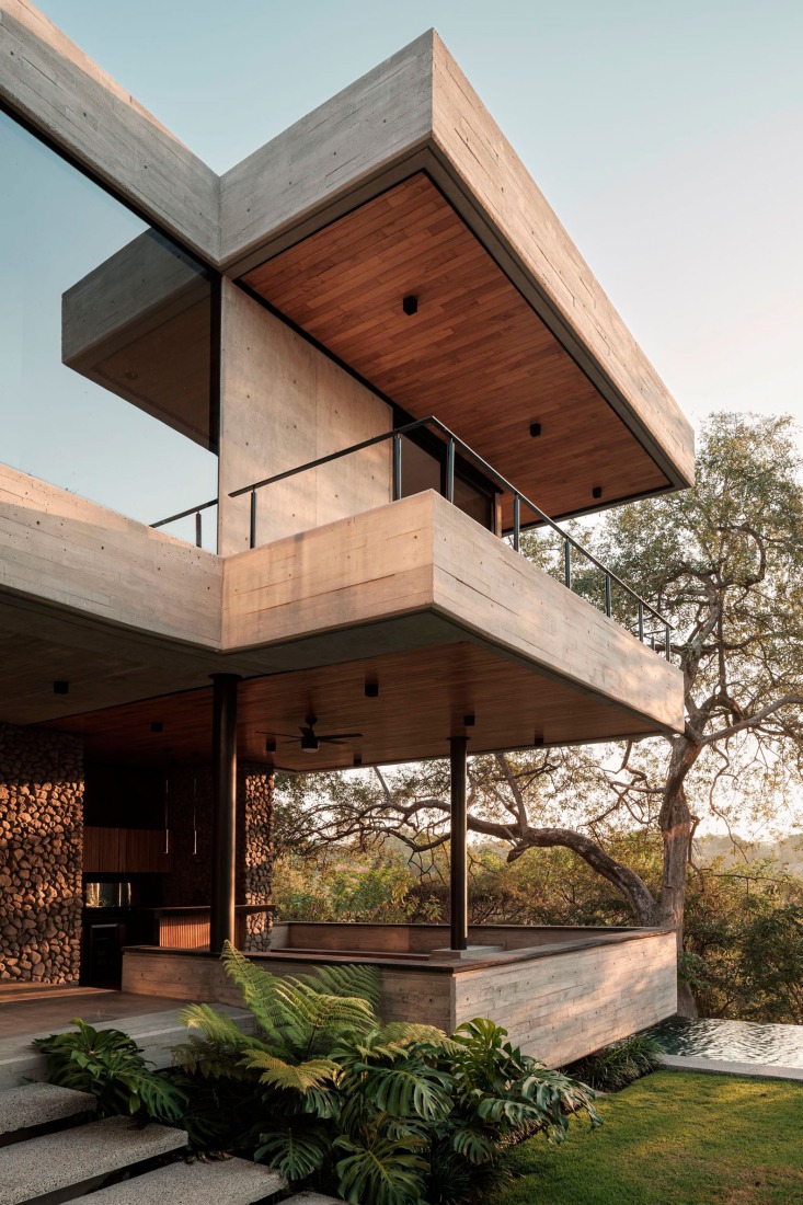 Contemplative dwelling. Casa Seye by Di Frenna Arquitecto. Photograph by Lorena Darquea.