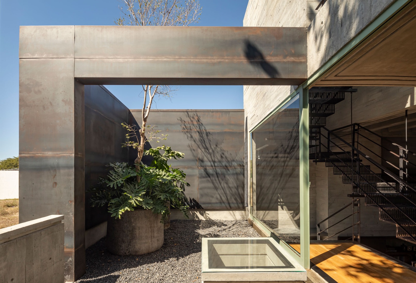 Taller de arquitectura por Di Frenna Arquitectos. Fotografía por Onnis Luque.