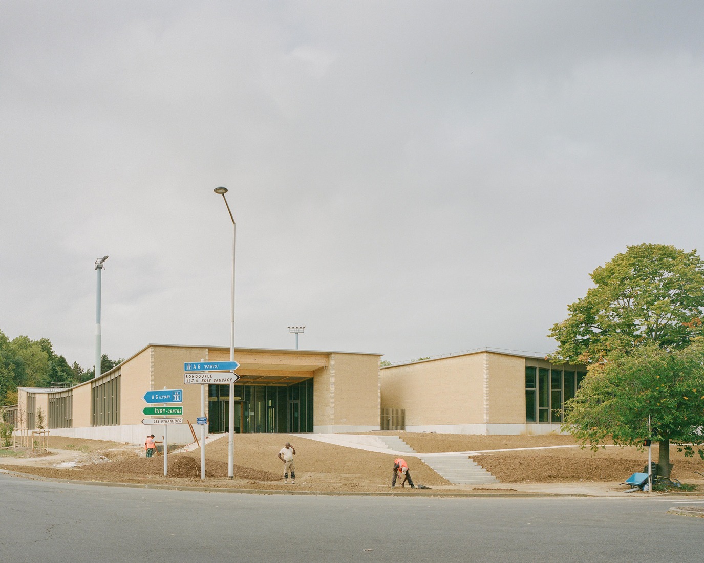 Centro Infantil y Deportivo Parc des Loges por Hemaa Architectes. Fotografía por Charles Bouchaid.