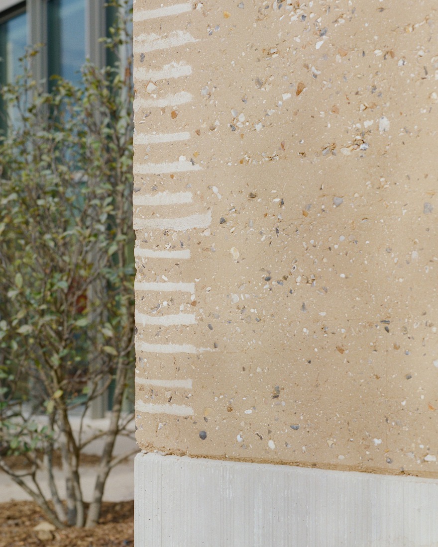 Centro Infantil y Deportivo Parc des Loges por Hemaa Architectes. Fotografía por Charles Bouchaid.