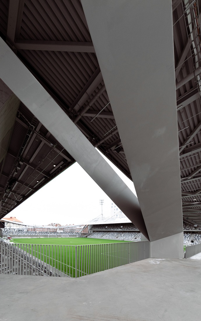 Estadio Tammela por JKMM Architects. Fotografía por Hannu Rytky.