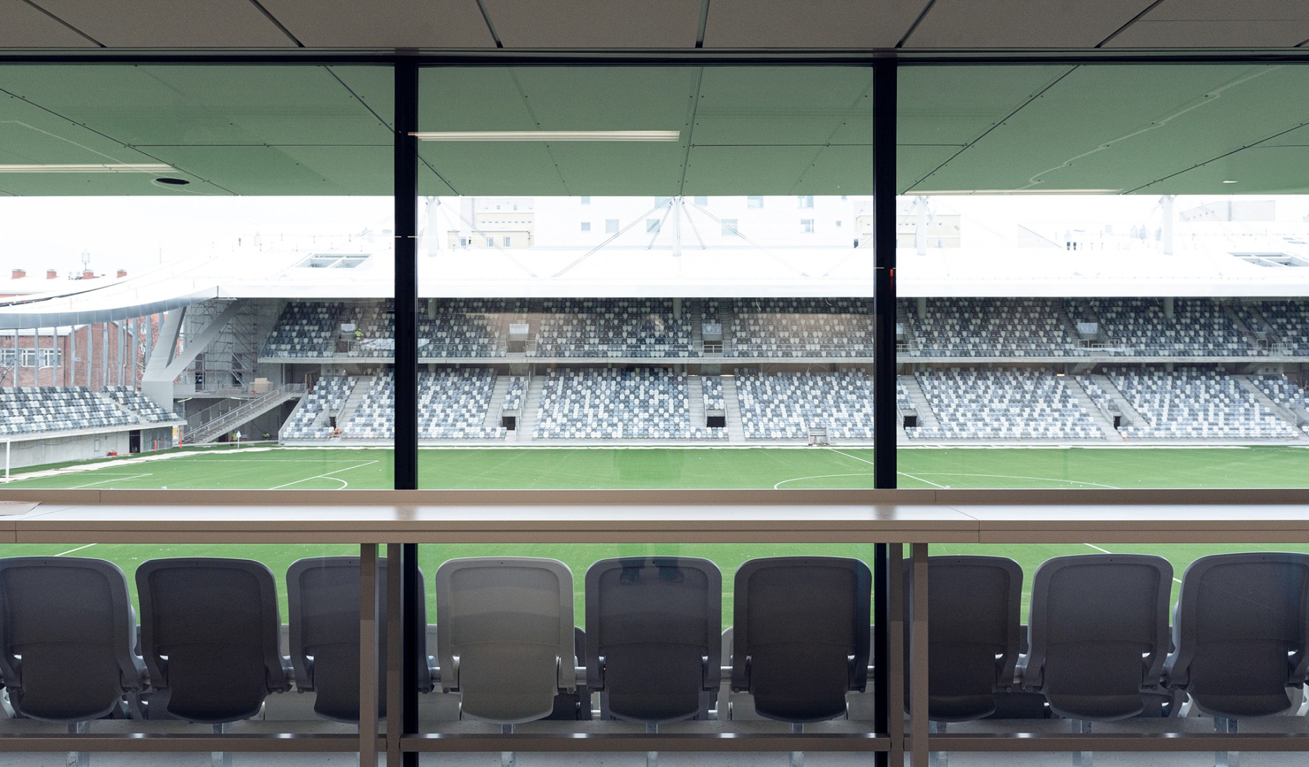 Estadio Tammela por JKMM Architects. Fotografía por Hannu Rytky.