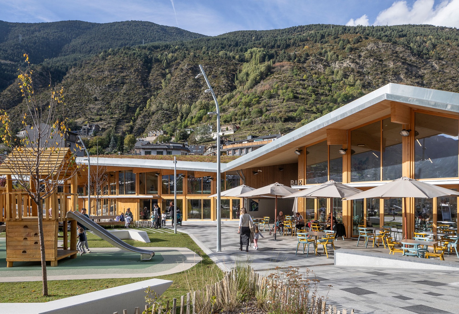 Parc de l’Ossa por Altura arquitectes. Fotografía por Rafael Vargas.