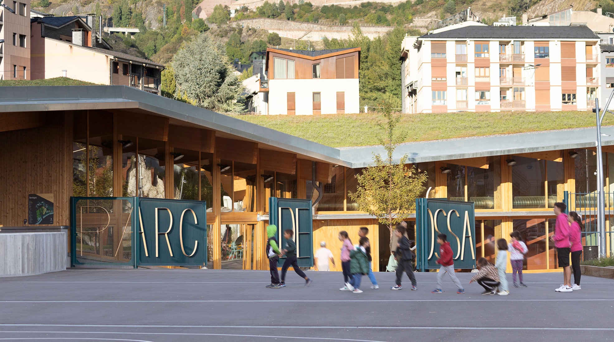 Parc de l’Ossa por Altura arquitectes. Fotografía por Rafael Vargas.