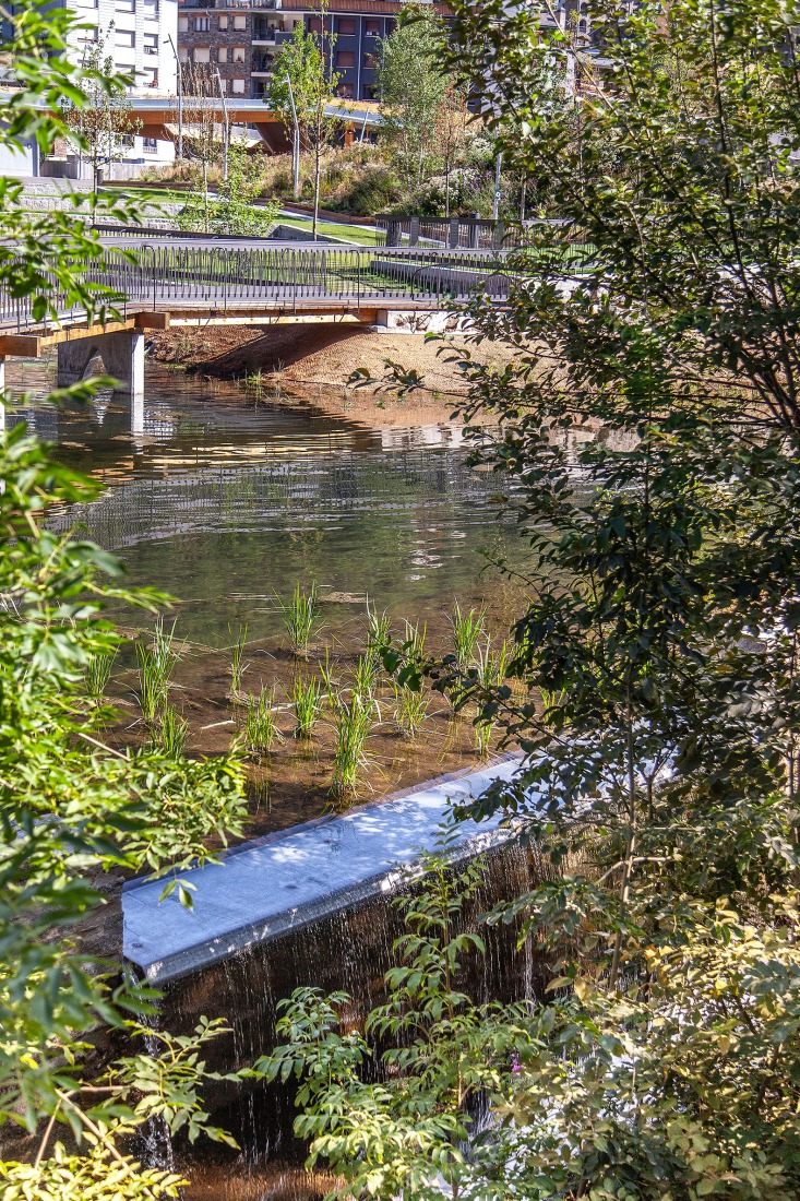 Parc de l’Ossa por Altura arquitectes. Fotografía por Rafael Vargas.