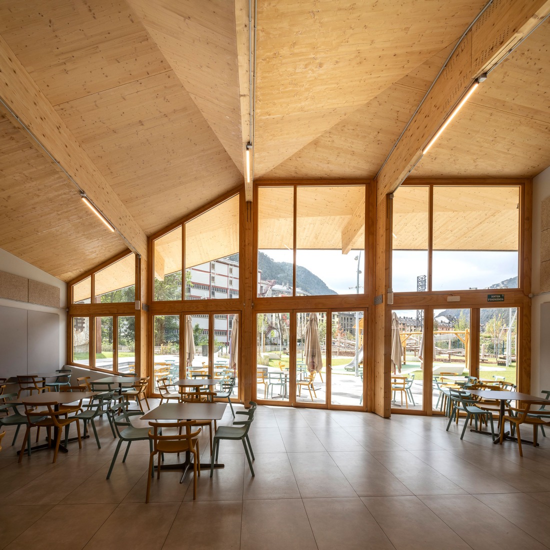 Parc de l’Ossa por Altura arquitectes. Fotografía por Rafael Vargas.