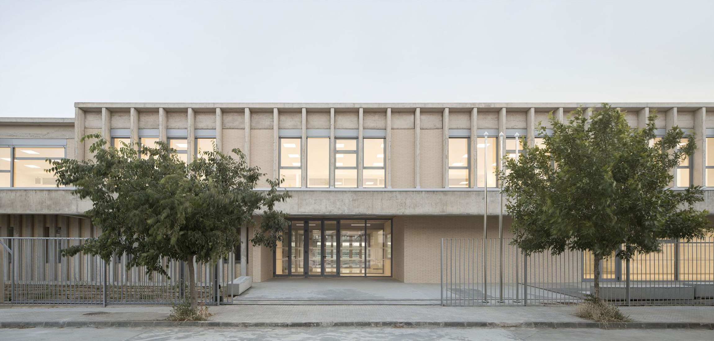 CEIP Malpartida por Tenor + Paradigma Estudio + Buró4 + Gabriel Verd Arquitectos. Fotografía por Del Rio Bani.